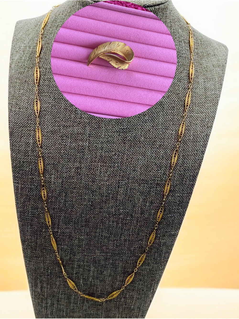 Gold tone vintage Feather Brooch with Necklace